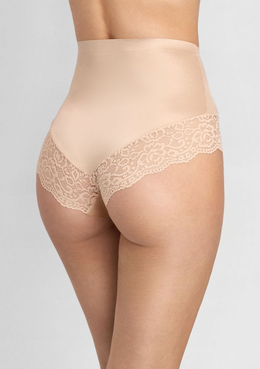 Figi damskie subtelnie modelujące z koronką cieliste - Lace Shine Panty