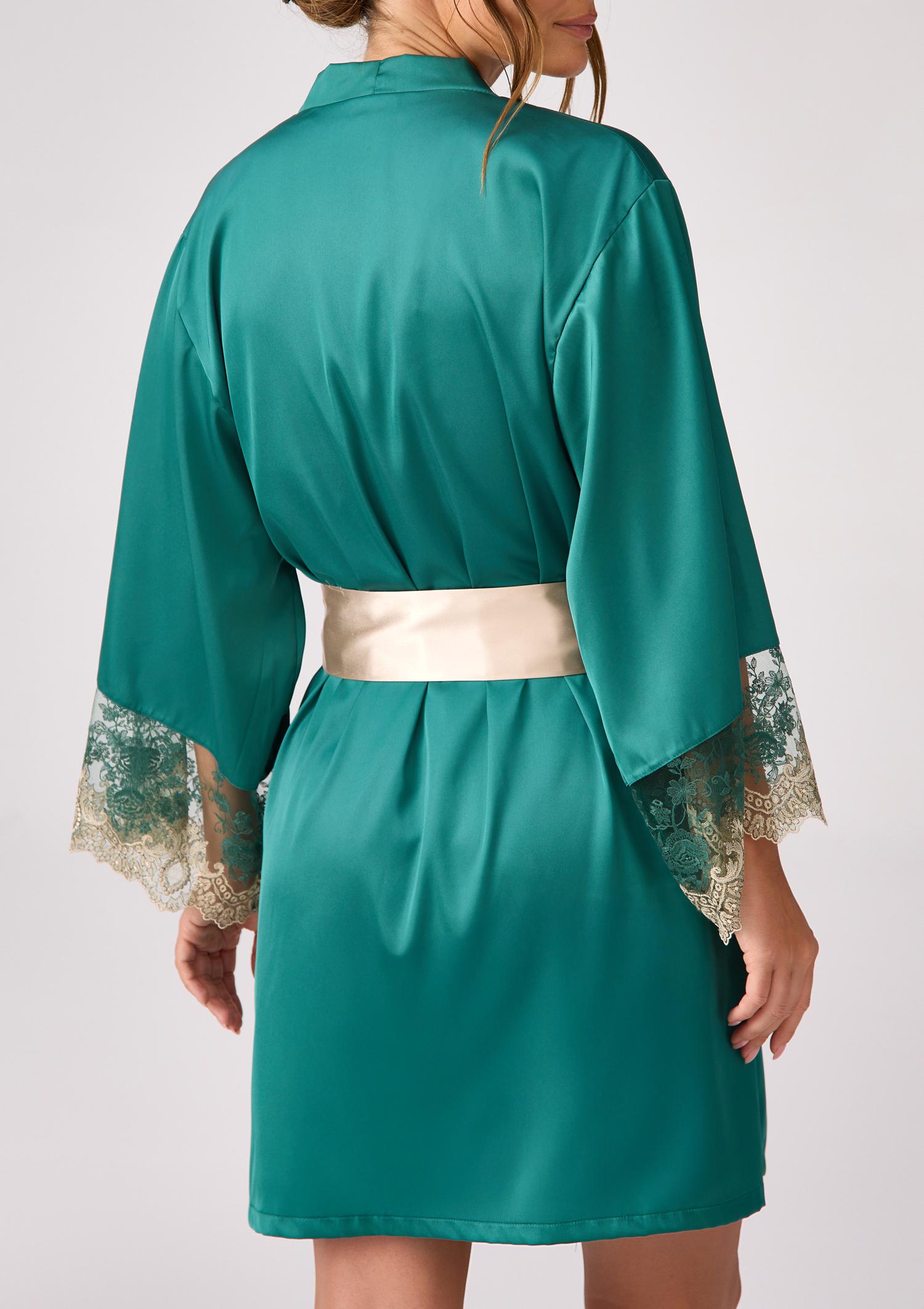 Satynowy peniuar z haftem  na mankietach - Scarlett, emerald